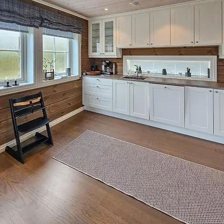 Holiday home 5 Bedroom In Edland Vagslivatnet